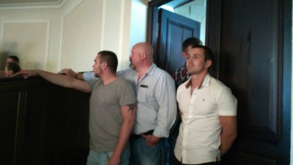 Наших журналістів знову не пустили на сесію Волиньради. ФОТО