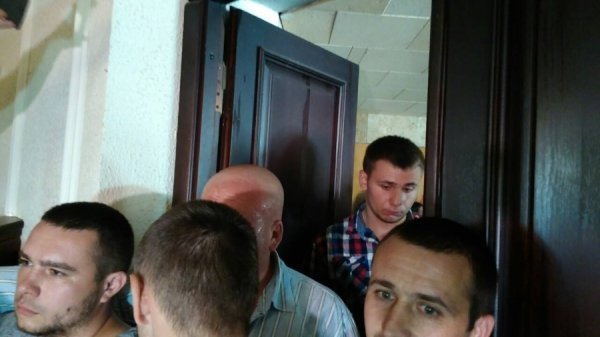 Наших журналістів знову не пустили на сесію Волиньради. ФОТО