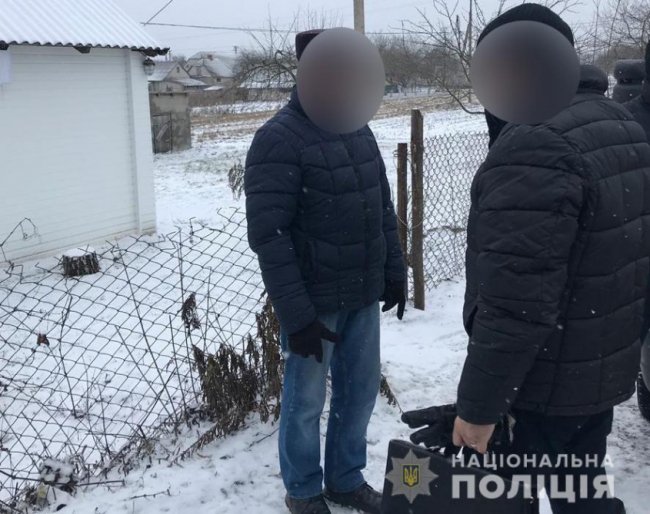 На Волині судитимуть сільського голову-хабарника, який дозволив зрізати ялинки на продаж