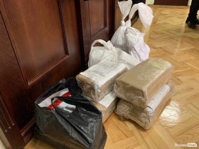 У Луцьку продовжують опрацьовувати протоколи з дільниць. ФОТО 