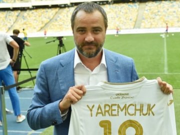 На формі футбольної збірної України з'явився напис «Слава Україні»