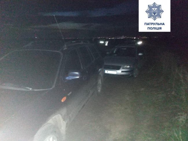 В салоні була 2-річна дитина: п’яний водій збив патрульного і провіз на капоті. ФОТО