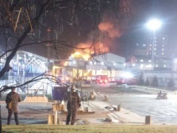 Опублікували відео масштабної пожежі на заводі на Одещині