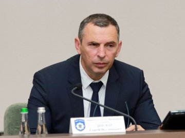 Під Києвом стріляли в авто першого помічника Зеленського: є поранений