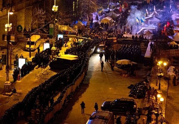 Штурм Євромайдану. ФОТО 