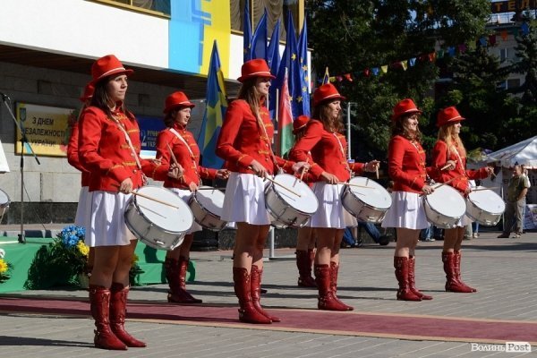 Мер Луцька у День міста заговорив сімома мовами. ФОТО