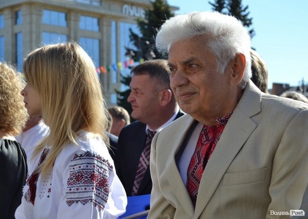 Мер Луцька у День міста заговорив сімома мовами. ФОТО