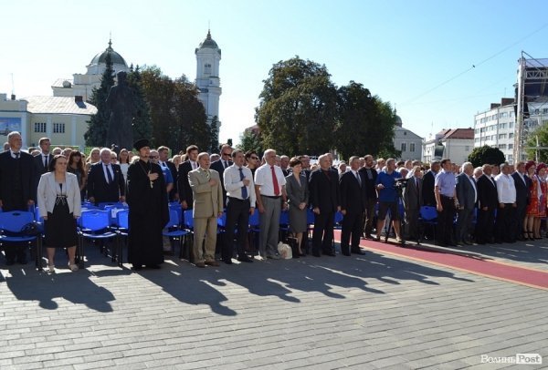 Мер Луцька у День міста заговорив сімома мовами. ФОТО
