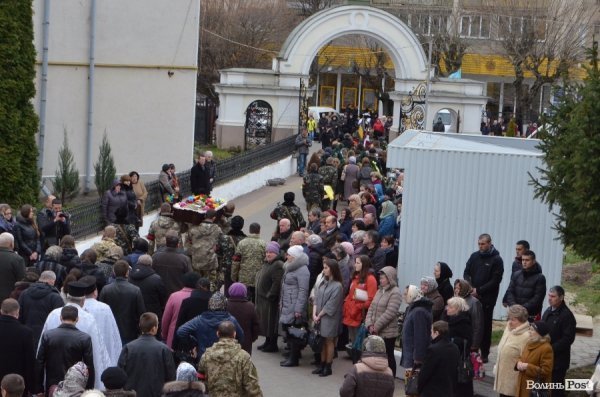 У Луцьку прощалися із загиблим «кіборгом». ФОТО