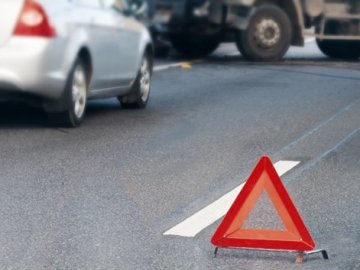 Біля мосту в Луцьку не розминулися три автівки