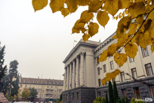 Місто, оповите легким серпанком туману: осінній Луцьк у фото 