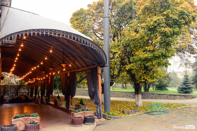 Місто, оповите легким серпанком туману: осінній Луцьк у фото 