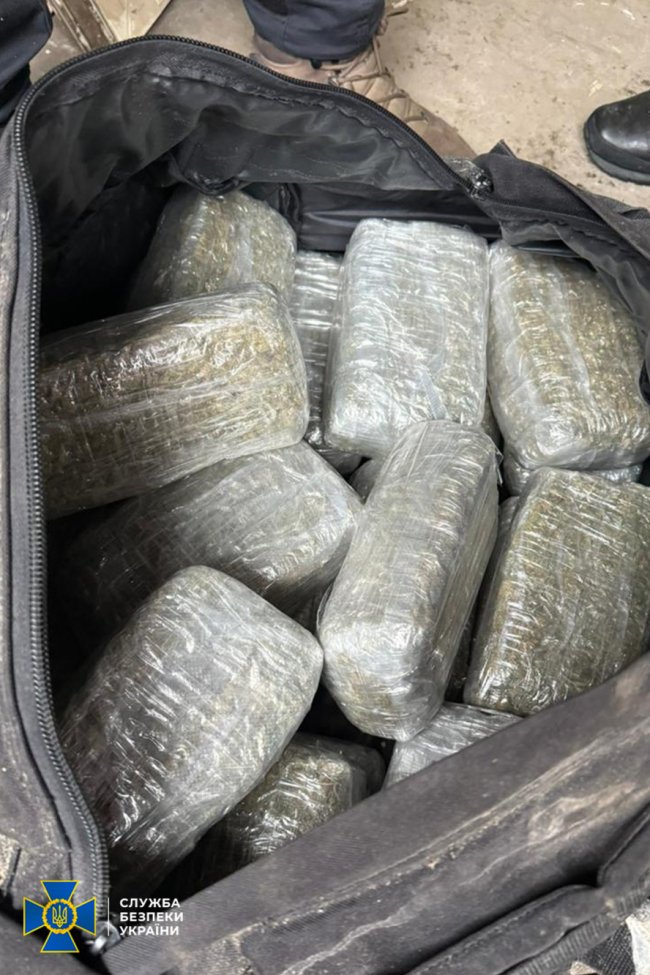 Щомісячний дохід - мільйон гривень: волиняни разом зі спільниками організували нарколабораторію