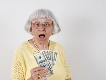 Літня волинянка не повелася на «кидалово» шахраїв і зекономила 13 тисяч