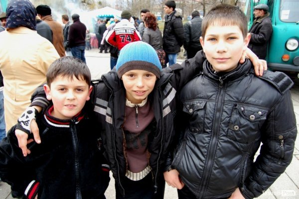 У центрі Луцька гуляли цигани. ФОТО