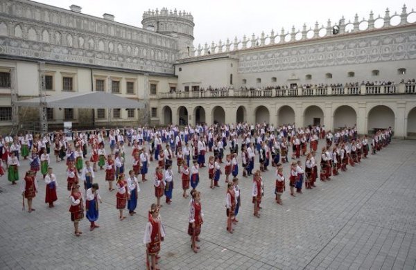 У Польщі встановили рекорд Гіннеса з танцювання українського гопака. ФОТО. ВІДЕО