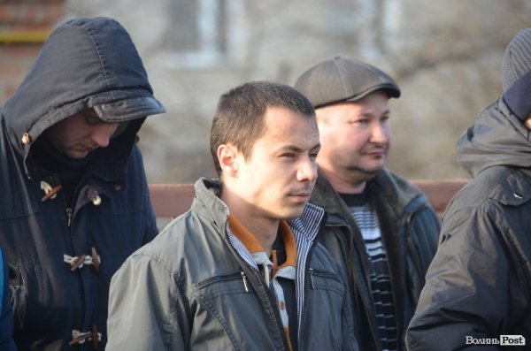 На будинку, в якому жив загиблий в АТО лучанин Віталій Махновець, відкрили пам’ятну дошку.ФОТО