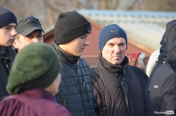 На будинку, в якому жив загиблий в АТО лучанин Віталій Махновець, відкрили пам’ятну дошку.ФОТО