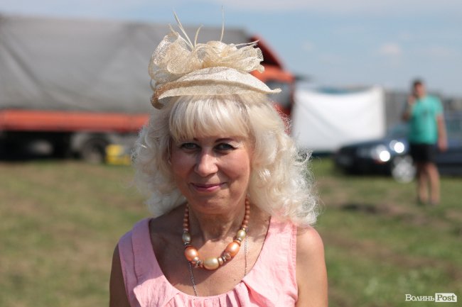 Рожеве волосся і чоловіки у спідницях: яскраві люди на «Бандерштаті». ФОТО 