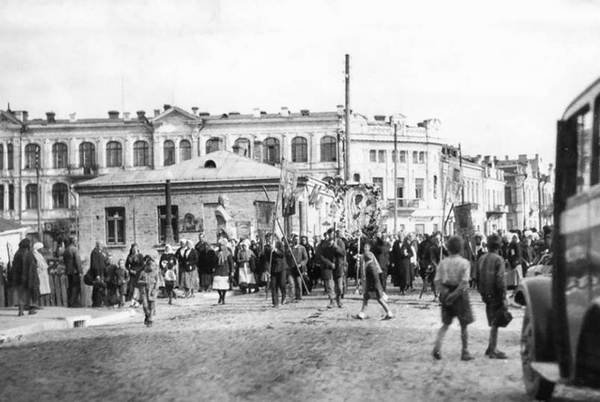 Луцьк, Братський міст. Автор фото Луїза  Бойд (1934 рік)