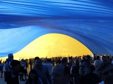 Сьогодні в Луцьку розгорнуть рекордний прапор України
