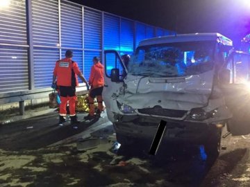 Водій, ймовірно, заснув за кермом: деталі автотрощі з українцями у Польщі