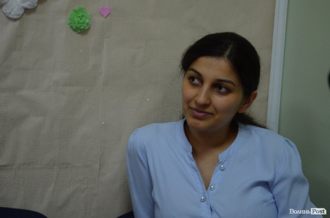 Необхідне для немовлят: у Луцьку вручили перші на Волині пакунки маляти. ФОТО