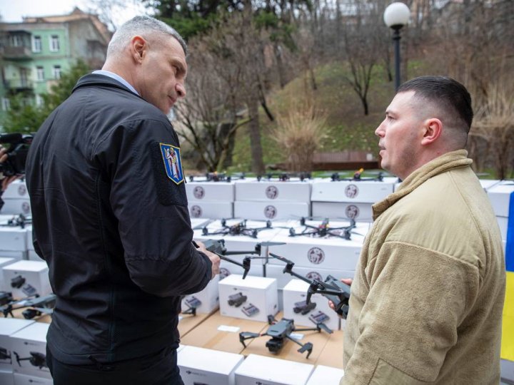 5 штурмова Київська бригада отримала від громади столиці 1000 FPV-дронів та 1000 Mavic 3 Pro, - Кличко