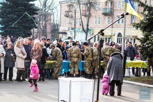У Нововолинську ярмаркували за участю бійців 14 бригади та нацгвардійців. ФОТО