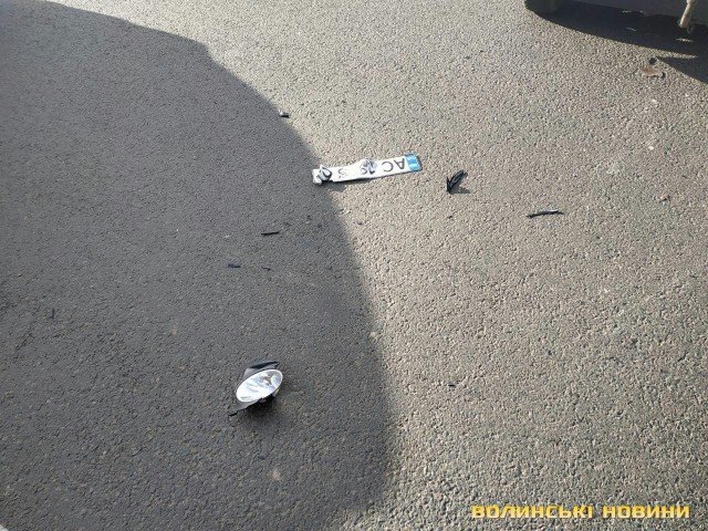 У Луцьку «поцілувались» дві Renault. ФОТО