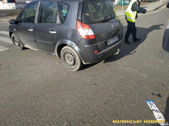 У Луцьку «поцілувались» дві Renault. ФОТО