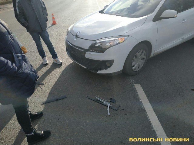 У Луцьку «поцілувались» дві Renault. ФОТО
