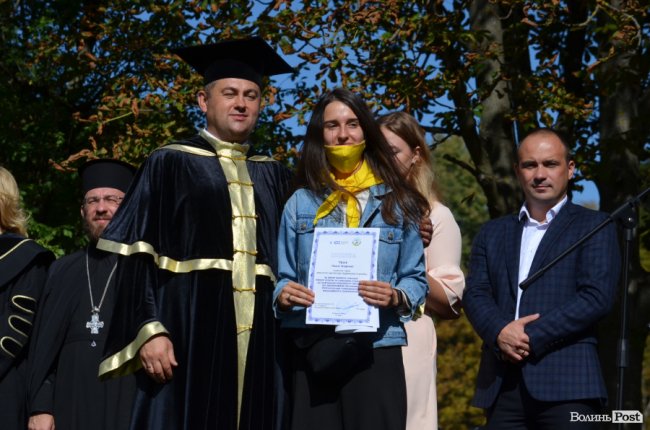  Як у луцькому «політесі» вітали першокурсників. ФОТОРЕПОРТАЖ