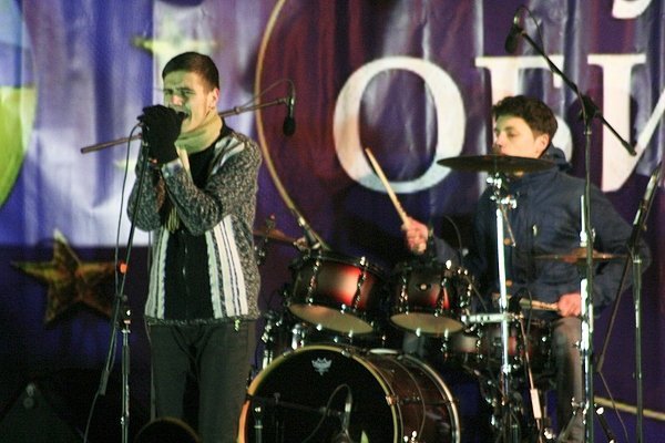 У Луцьку музиканти розважали люд на Євромайдані. ФОТО