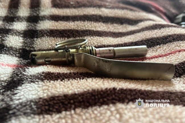 На Волині у скутериста в сумці виявили гранату: боєприпас знайшли ще  в одного чоловіка, яки дебоширив вдома