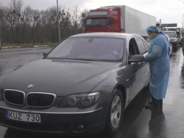 На «Ягодині» за добу температуру перевірили майже 4 тисячам подорожнім. ВІДЕО