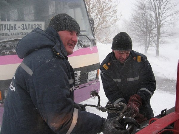На Волині рятувальники витягли з заметів 31 «швидку». ФОТО