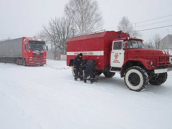 На Волині рятувальники витягли з заметів 31 «швидку». ФОТО