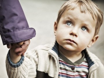 У пошуках мами: 2-річна дитина сама вночі бігала  вулицями Рівного