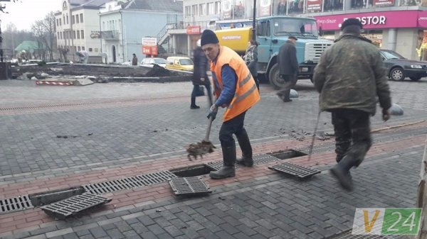 Комунальники розповіли, чому «топить» Лесі Українки