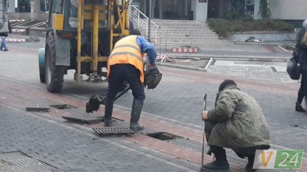 Комунальники розповіли, чому «топить» Лесі Українки