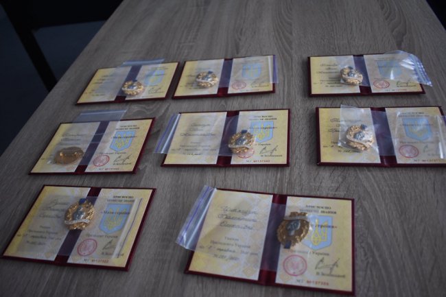 У волинській громаді багатодітні матері отримали почесні відзнаки. ФОТО