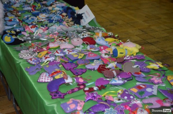 Добро під ялинку: в Луцьку новорічний благодійний ярмарок