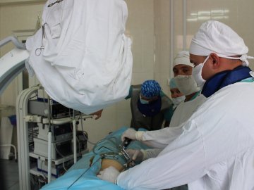 На Волині камені з нирок  лікарі видаляють за новим  методом