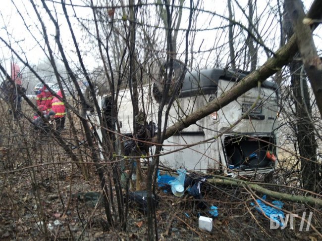 На Волині Ford злетів у кювет та перевернувся. ВІДЕО.ФОТО