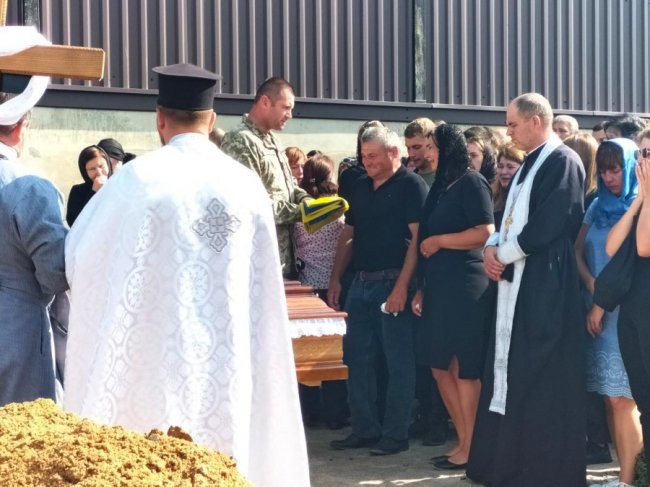 На Волині провели в останню дорогу 20-річного Героя Івана Перія