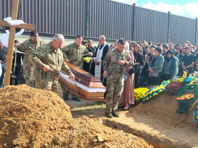 На Волині провели в останню дорогу 20-річного Героя Івана Перія