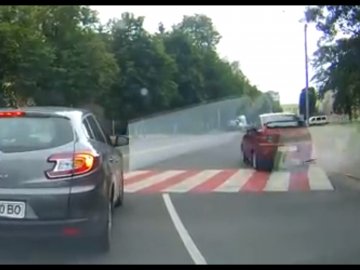 У Луцьку водії «влаштували гонки»  на пішохідному переході. ВІДЕО