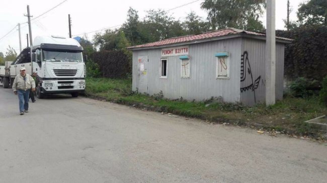 У Луцьку демонтували «взуттєвий» кіоск 