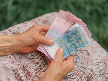 Волинянам повністю виплатили пенсії за жовтень